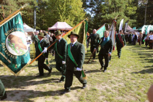 4.10.2015 Kielce. Msza święta w kieleckiej katedrze rozpoczęła tegoroczne święto myśliwych „Hubertusa”. Później imprezy odbywały się na Stadionie Leśnym. / Wojciech Habdas / Radio Kielce