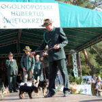 4.10.2015 Kielce. Msza święta w kieleckiej katedrze rozpoczęła tegoroczne święto myśliwych „Hubertusa”. Później imprezy odbywały się na Stadionie Leśnym. / Wojciech Habdas / Radio Kielce