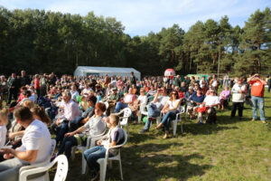 4.10.2015 Kielce. Msza święta w kieleckiej katedrze rozpoczęła tegoroczne święto myśliwych „Hubertusa”. Później imprezy odbywały się na Stadionie Leśnym. / Wojciech Habdas / Radio Kielce