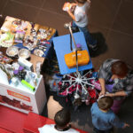 4.10.2015 Kielce.  „Adoptuj, nie kupuj, pokochaj zwierzaka” w Galerii Echo / Wojciech Habdas / Radio Kielce