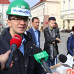 5.10.2015 Kielce. Członkowie ugrupowania Nowoczesna podczas konferencji próbowali "skruszyć partyjny i urzędniczy beton" / Wojciech Habdas / Radio Kielce