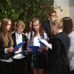 9.10.2015 Kielce. Uroczystości upamiętniające rotmistrza Witolda Pileckiego w Zespole Szkół Informatycznych im. Generała Józefa Hauke-Bosaka w Kielcach. / Wojciech Habdas / Radio Kielce