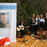 9.10.2015 Kielce. Uroczystości upamiętniające rotmistrza Witolda Pileckiego w Zespole Szkół Informatycznych im. Generała Józefa Hauke-Bosaka w Kielcach. / Wojciech Habdas / Radio Kielce