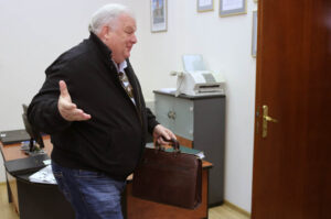 26.10.2015. Andrzej Grajewski podczas decydujących rozmów z prezydentem Kielc Wojciechem Lubawskim w sprawie zakupu Korony / Wojciech Habdas / Radio Kielce