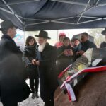 12.10.2015 Ostrowiec. Odsłonięcie obelisku upamiętniającego mieszkańców pochodzenia żydowskiego, zamordowanych w czasie II wojny światowej / Teresa Czajkowska / Radio Kielce