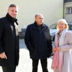 27.10.2015 Kielce. 4LO. Budżet Obywatelski. Otwarcie boisk. Jacek Kowalczyk, Andrzej Sygut, Edyta Lato / Stanisław Blinstrub / Radio Kielce