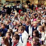 27.10.2015 Kielce. Pierwszaki w Galerii Korona uczą się bezpieczeństwa / Stanisław Blinstrub / Radio Kielce