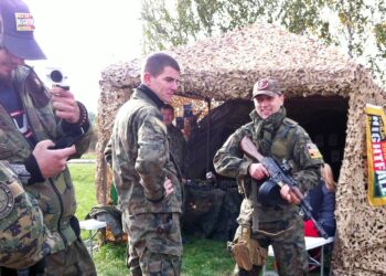 11.10.2015 Jędrzejów. Piknik militarny / Ewa Pociejwska-Gawęda / Radio Kielce