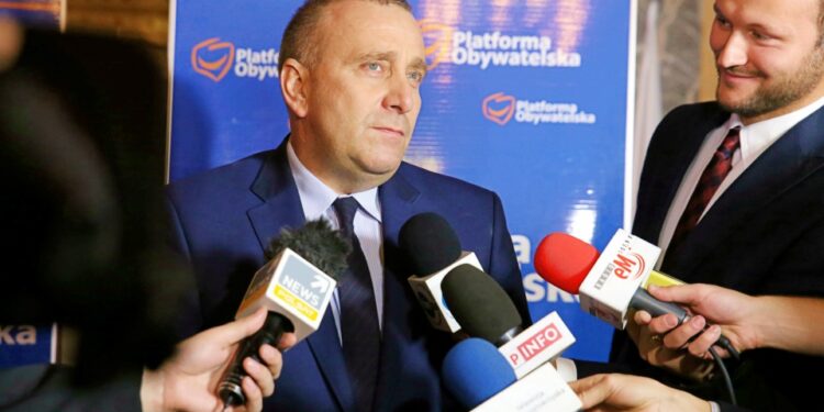 25.10.2015 Kielce. WDK. Ogłoszenie wyników wyborów w sztabie PO. Grzegorz Schetyna / Stanisław Blinstrub / Radio Kielce