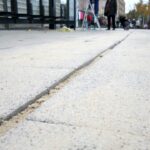 26.10.2015. Usterki przy nowym przystanku przy ulicy Źródłowej / Robert Felczak / Radio Kielce