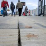 26.10.2015. Usterki przy nowym przystanku przy ulicy Źródłowej / Robert Felczak / Radio Kielce