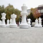 25.10.2015 Kielce. Szachy przy parkingu miejskim / Stanisław Blinstrub / Radio Kielce