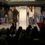 Pokazy mody w kieleckiej galerii (8 listopada 2015 r.) / Piotr Michalski / Radio Kielce