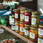 Kiermasz Zdrowej Żywności na dziedzińcu Dworku Laszczyków (8 listopada 2015 r.) / Piotr Michalski / Radio Kielce