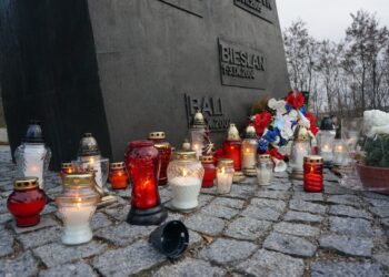 Kielce uczciły ofiary zamachów (14 listopada 2015 r.) / Piotr Michalski / Radio Kielce