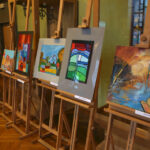 26.11.2015. Prace 12 niepełnosprawnych artystów w Wojewódzkim Domu Kultury w Kielcach / Piotr Michalski / Radio Kielce