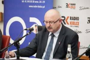 27.11.2015 Radio Kielce. Debata o odnawialnych źródłach energii. Marek Kaczmarek / Stanisław Blinstrub / Radio Kielce