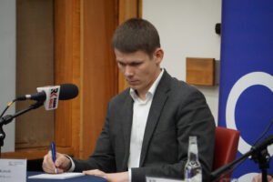 27.11.2015 Radio Kielce. Debata o odnawialnych źródłach energii. Michał Kubecki / Stanisław Blinstrub / Radio Kielce