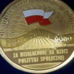 10.11.2015. Pięcioro ostrowczan zostało wyróżnionych medalami Pro Publico Bono / Teresa Czajkowska / Radio Kielce