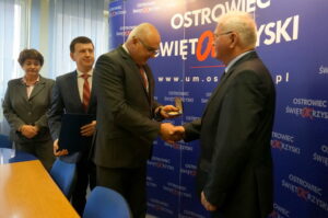 10.11.2015. Pięcioro ostrowczan zostało wyróżnionych medalami Pro Publico Bono / Teresa Czajkowska / Radio Kielce