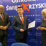 10.11.2015. Pięcioro ostrowczan zostało wyróżnionych medalami Pro Publico Bono / Teresa Czajkowska / Radio Kielce