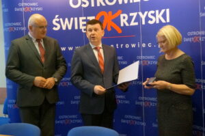 10.11.2015. Pięcioro ostrowczan zostało wyróżnionych medalami Pro Publico Bono / Teresa Czajkowska / Radio Kielce