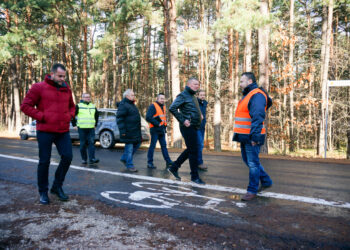 30.11.2015 Kielce. Odbiór techniczny ścieżki Green Velo / Krzysztof Żołądek / Radio Kielce