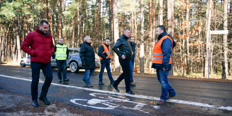 30.11.2015 Kielce. Odbiór techniczny ścieżki Green Velo / Krzysztof Żołądek / Radio Kielce