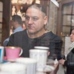 23.11.2015 Ćmielów. Gwiazdka z Nieba. Spotkanie w kawiarni. Łukasz Golec / Stanisław Blinstrub / Radio Kielce