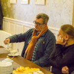 23.11.2015 Ćmielów. Gwiazdka z Nieba. Spotkanie w kawiarni. Grzegorz Miecugow / Stanisław Blinstrub / Radio Kielce