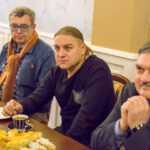 23.11.2015 Ćmielów. Gwiazdka z Nieba. Spotkanie w kawiarni. Grzegorz Miecugow, Łukasz Golec, Jarosław Kusto / Stanisław Blinstrub / Radio Kielce