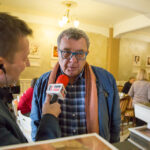 23.11.2015 Ćmielów. Gwiazdka z Nieba. Spotkanie w kawiarni. Grzegorz Miecugow w rozmowie z Pawłem Solarzem / Stanisław Blinstrub / Radio Kielce