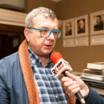 23.11.2015 Ćmielów. Gwiazdka z Nieba. Spotkanie w kawiarni. Grzegorz Miecugow / Stanisław Blinstrub / Radio Kielce