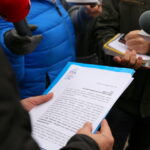 05.11.2015. Konferencja PiS przed Wojewódzkim Szpitalem Zespolonym w Kielcach / Kamil Król / Radio Kielce