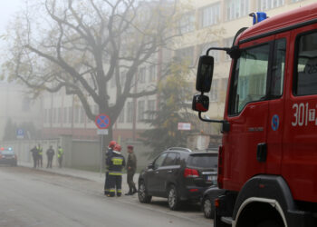 Alarm bombowy w budynku Izby Celnej przy ulicy Wesołej w Kielcach / Kamil Król / Radio Kielce