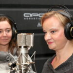 20.11.2015. Próba do Pastorałki w wykonaniu dziennikarzy Radia Kielce. Iwona Murawska (z lewej) i Ewa Golińska / Kamil Król / Radio Kielce