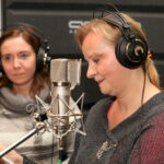 20.11.2015. Próba do Pastorałki w wykonaniu dziennikarzy Radia Kielce. Iwona Murawska (z lewej) i Ewa Golińska / Kamil Król / Radio Kielce