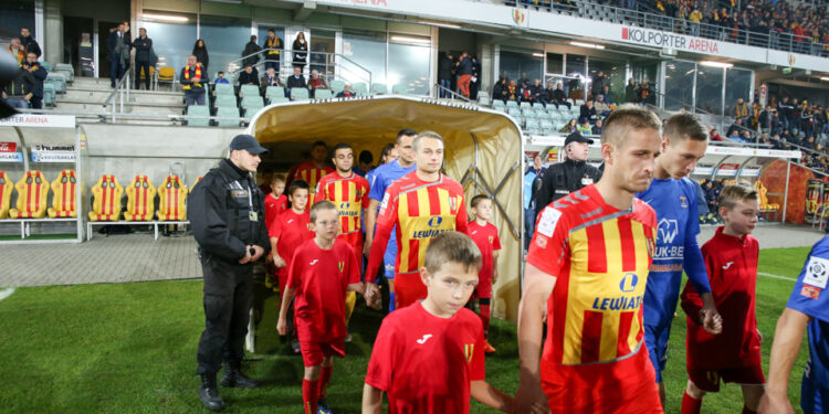 02.11.2015 Korona Kielce - Termalica Bruk-Bet Nieciecza / Stanisław Blinstrub / Radio Kielce