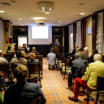 21.11.2015 Busko-Zdrój. Aukcja dzieł sztuki współczesnej "SANUS PER ARTEM" organizowana przez Dom Aukcyjny Polswiss Art. / Wojciech Habdas / Radio Kielce