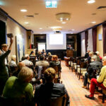 21.11.2015 Busko-Zdrój. Aukcja dzieł sztuki współczesnej "SANUS PER ARTEM" organizowana przez Dom Aukcyjny Polswiss Art. / Wojciech Habdas / Radio Kielce