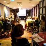 21.11.2015 Busko-Zdrój. Aukcja dzieł sztuki współczesnej "SANUS PER ARTEM" organizowana przez Dom Aukcyjny Polswiss Art. / Wojciech Habdas / Radio Kielce