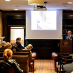 21.11.2015 Busko-Zdrój. Aukcja dzieł sztuki współczesnej "SANUS PER ARTEM" organizowana przez Dom Aukcyjny Polswiss Art. / Wojciech Habdas / Radio Kielce