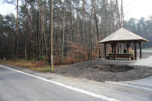 23.11.2015 Kielce. Rowerzyści podążający szlakiem Green Velo odpocząć mogą na jednym z MOR-ów. / Wojciech Habdas / Radio Kielce