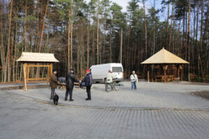 23.11.2015 Kielce. Rowerzyści podążający szlakiem Green Velo odpocząć mogą na jednym z MOR-ów. / Wojciech Habdas / Radio Kielce