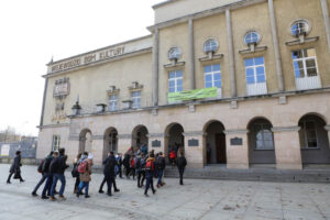 23.11.2015 Kielce. Około 700 uczniów szkoł podstawowych i gimnazjalnych spotkało się dziś w Kielcach z Edytą Jungowską. / Wojciech Habdas / Radio Kielce