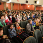 23.11.2015 Kielce. Około 700 uczniów szkoł podstawowych i gimnazjalnych spotkało się dziś w Kielcach z Edytą Jungowską. / Wojciech Habdas / Radio Kielce