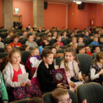 23.11.2015 Kielce. Około 700 uczniów szkoł podstawowych i gimnazjalnych spotkało się dziś w Kielcach z Edytą Jungowską. / Wojciech Habdas / Radio Kielce