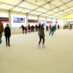 7.2.2015 Kielce. Na stadionie wielu chętnych korzysta z lodowiska i stoku narciarskiego. / Wojciech Habdas / Radio Kielce