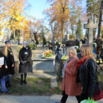 1.11.2015 Kielce. Odwiedzamy zmarłych bliskich na cmentarzach. Trwa kwesta. / Wojciech Habdas / Radio Kielce