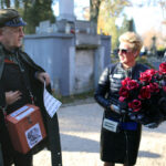 1.11.2015 Kielce. Odwiedzamy zmarłych bliskich na cmentarzach. Trwa kwesta. / Wojciech Habdas / Radio Kielce